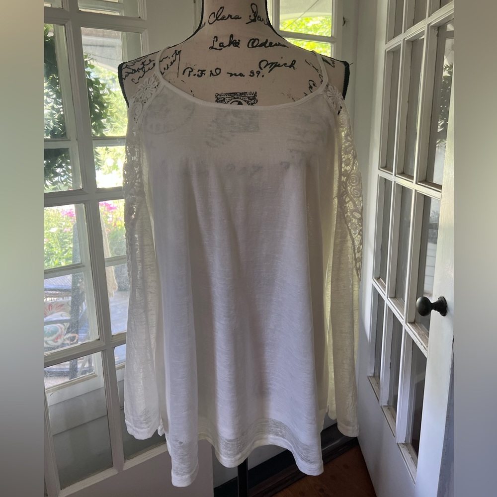 Zanzea A size 6 with oversize fit White ladies top